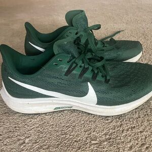 NIKE PEGASUS 35 SIZE 8
